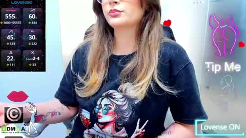 evelyne_rose online show from May 11, 2026, 5:13 am
