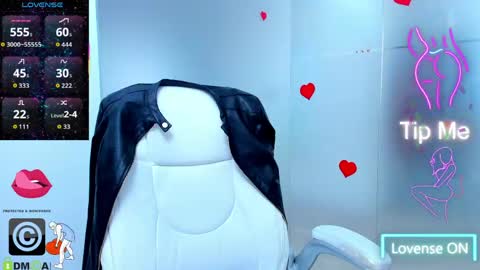 evelyne_rose online show from May 27, 2026, 4:53 am