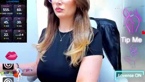 evelyne_rose online show from June 16, 2026, 5:10 am