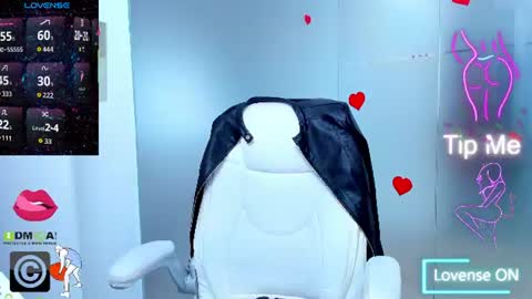 evelyne_rose online show from June 20, 2026, 4:37 am