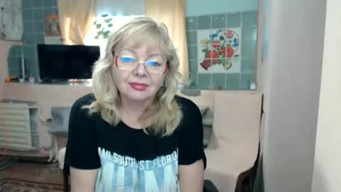 Snapshot of evelynloveshy chatting on January 17, 2025, 8:13 am BarbaraBlondy online show from January 17, 2025, 8:13 am