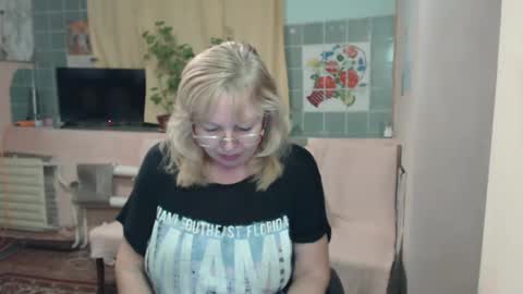 Snapshot of evelynloveshy chatting on January 17, 2025, 7:38 pm BarbaraBlondy online show from January 17, 2025, 7:38 pm