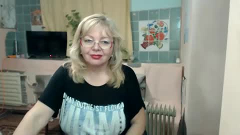 Snapshot of evelynloveshy chatting on January 17, 2025, 10:45 pm BarbaraBlondy online show from January 17, 2025, 10:45 pm