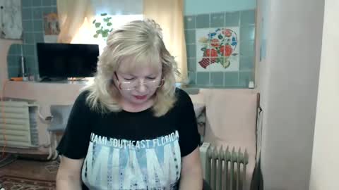 Snapshot of evelynloveshy chatting on January 18, 2025, 8:41 am BarbaraBlondy online show from January 18, 2025, 8:41 am