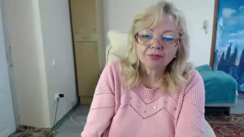 Snapshot of evelynloveshy chatting on February 3, 2025, 11:42 am BarbaraBlondy online show from February 3, 2025, 11:42 am