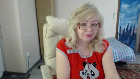 Snapshot of evelynloveshy chatting on February 8, 2025, 9:46 am BarbaraBlondy online show from February 8, 2025, 9:46 am