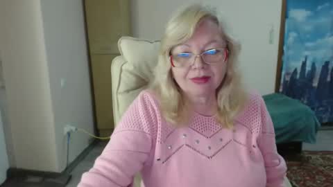 Snapshot of evelynloveshy chatting on February 10, 2025, 9:15 pm BarbaraBlondy online show from February 10, 2025, 9:15 pm