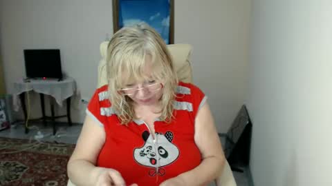 Snapshot of evelynloveshy chatting on February 14, 2025, 7:33 pm BarbaraBlondy online show from February 14, 2025, 7:33 pm