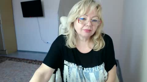 Snapshot of evelynloveshy chatting on February 25, 2025, 8:14 am BarbaraBlondy online show from February 25, 2025, 8:14 am
