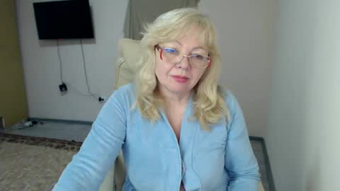 Snapshot of evelynloveshy chatting on February 26, 2025, 3:19 pm BarbaraBlondy online show from February 26, 2025, 3:19 pm