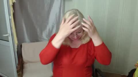 Snapshot of evelynloveshy chatting on May 16, 2026, 8:07 pm BarbaraBlondy online show from May 16, 2026, 8:07 pm