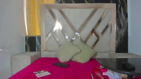 Snapshot of evelynmoore__ chatting on January 8, 2026, 7:05 pm EvelynMoore online show from January 8, 2026, 7:05 pm