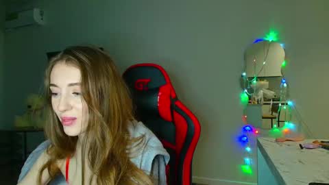 evelynn_mooree online show from December 9, 2024, 12:01 am