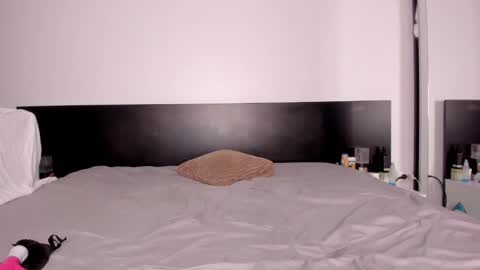 Snapshot of evelynneshawn chatting on October 1, 2025, 9:54 pm Evelyne online show from October 1, 2025, 9:54 pm