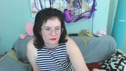 Everly online show from December 13, 2024, 11:45 am