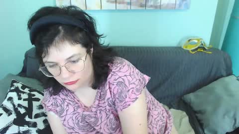 Everly online show from January 29, 2025, 7:53 pm