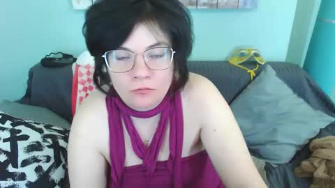 Everly online show from February 10, 2025, 1:55 pm