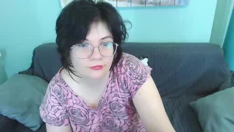 Everly online show from February 20, 2025, 1:40 pm