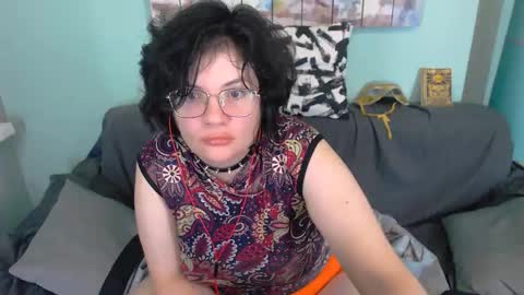 Everly online show from September 19, 2025, 6:08 pm