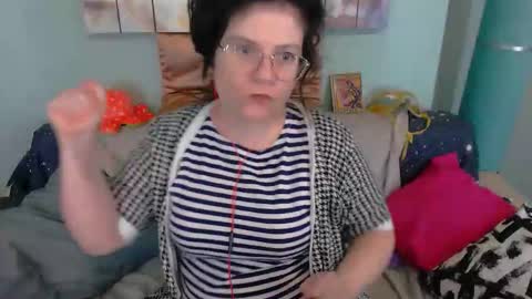 Everly online show from November 28, 2025, 5:21 am