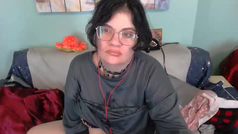 Everly online show from December 21, 2025, 8:49 pm