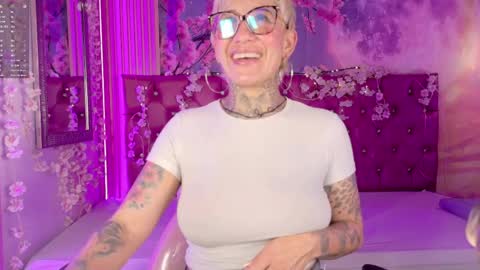 everlyn_sexx online show from May 7, 2026, 2:44 pm