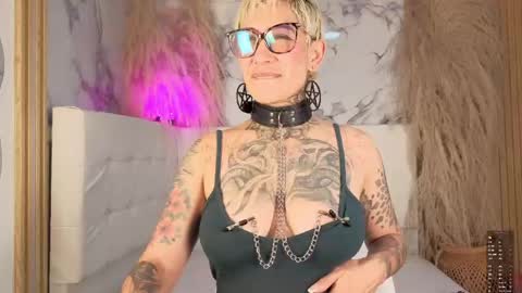 everlyn_sexx online show from May 9, 2026, 2:00 pm