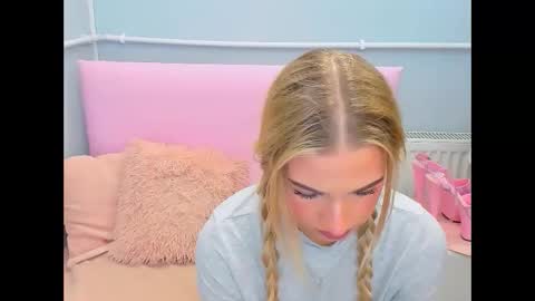 Snapshot of evettegold chatting on October 28, 2025, 5:04 pm Eve online show from October 28, 2025, 5:04 pm