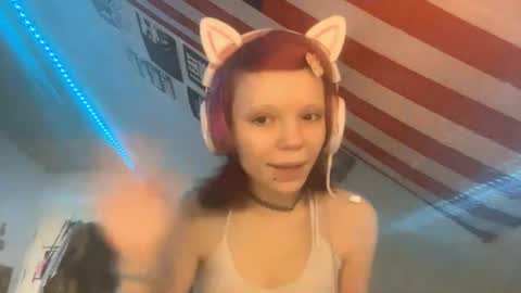 Snapshot of evettezirin chatting on November 17, 2025, 12:22 pm Sky online show from November 17, 2025, 12:22 pm