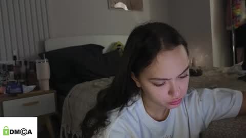 evi_woow online show from February 25, 2026, 9:02 pm