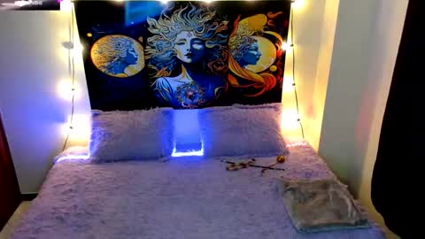 Evie99  online show from October 17, 2025, 3:36 pm