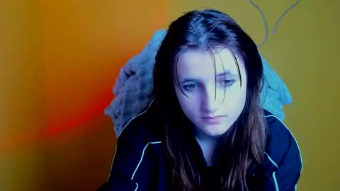 Evie online show from November 11, 2025, 12:16 pm