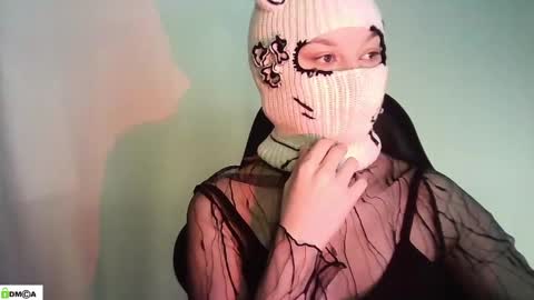 Renesme White Im here from Monday to Friday online show from May 2, 2026, 1:54 am