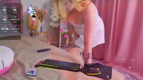 evie_val online show from September 8, 2025, 4:39 pm