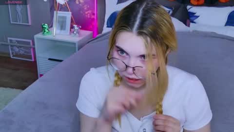 evie_val online show from November 2, 2025, 3:14 pm