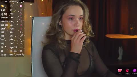 Evie online show from October 19, 2025, 9:15 pm