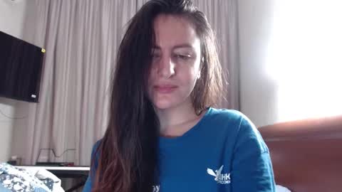 Evie online show from February 28, 2025, 6:32 am