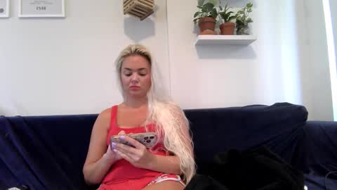 Snapshot of evillers1 chatting on September 30, 2025, 10:26 pm Badblondebunny online show from September 30, 2025, 10:26 pm