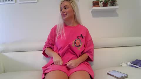 Badblondebunny online show from January 18, 2026, 12:03 am