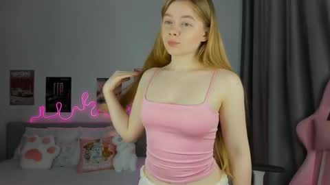 Snapshot of evixie chatting on April 3, 2026, 3:37 am Eva online show from April 3, 2026, 3:37 am