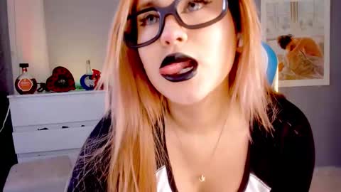 Snapshot of evva_foxxy chatting on September 22, 2025, 3:58 pm evva_foxxy online show from September 22, 2025, 3:58 pm