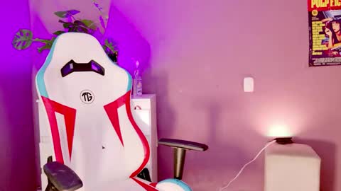evva_foxxy online show from May 6, 2026, 3:17 pm