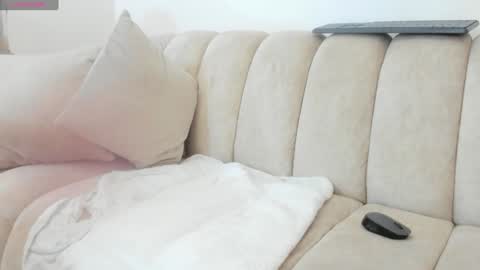 Snapshot of evva_moon69 chatting on January 19, 2025, 3:42 pm Evva online show from January 19, 2025, 3:42 pm