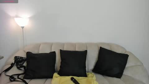 Snapshot of evva_moon69 chatting on February 13, 2025, 12:32 pm Evva online show from February 13, 2025, 12:32 pm