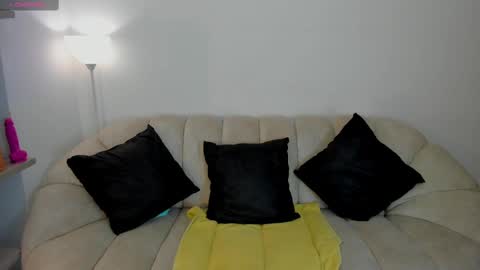 Snapshot of evva_moon69 chatting on February 14, 2025, 12:36 pm Evva online show from February 14, 2025, 12:36 pm