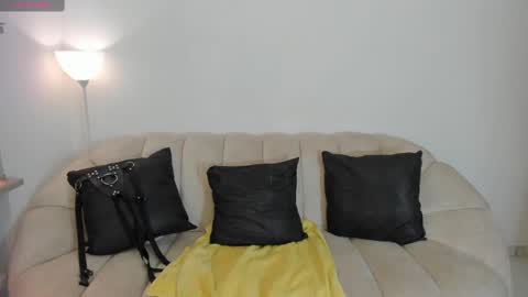 Snapshot of evva_moon69 chatting on February 17, 2025, 12:38 pm Evva online show from February 17, 2025, 12:38 pm