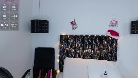 evvaa_moon online show from December 22, 2025, 12:24 pm