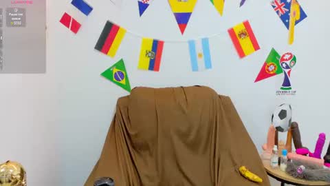 evvaa_moon online show from June 18, 2026, 12:42 pm