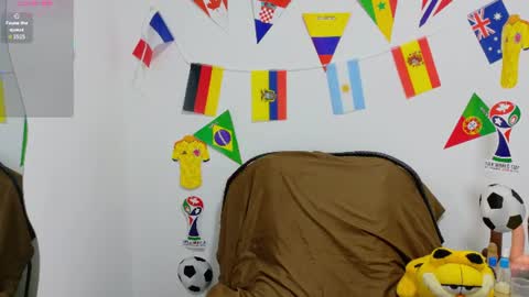 evvaa_moon online show from June 24, 2026, 12:37 pm