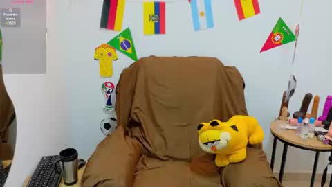 evvaa_moon online show from June 26, 2026, 12:42 pm